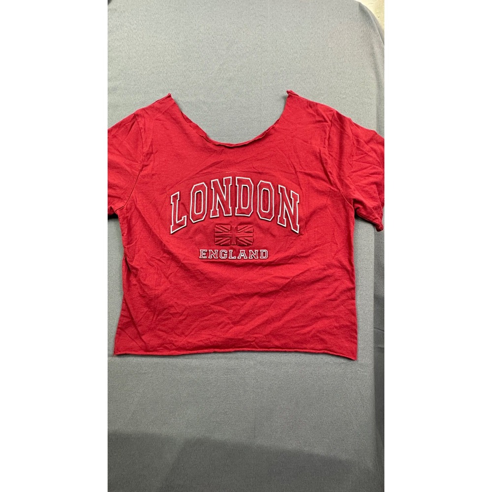 London England Red Cropped T-Shirt Raw Hem Wide Neck Graphic Tee